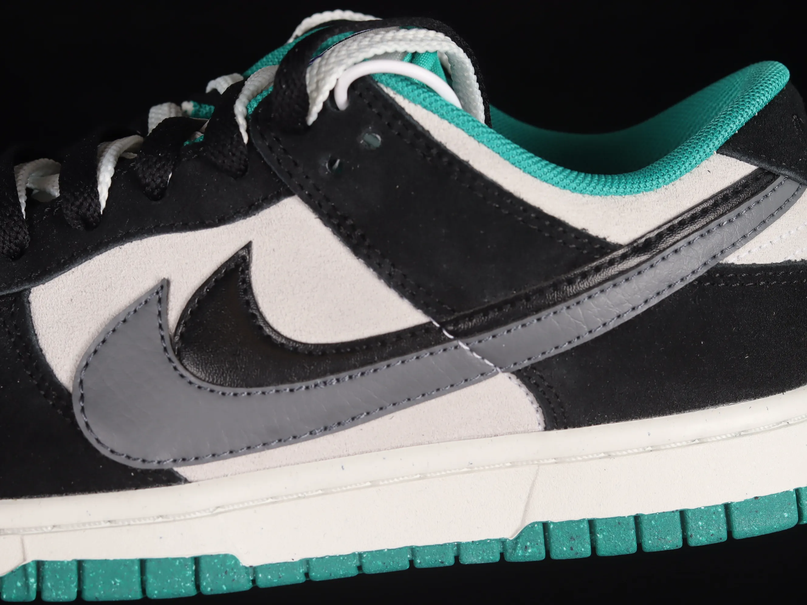 All categories Nk SB Dunk series Nk SB Dunk Low low-top sneakers Nk SB Dunk Low "85" black and gray double hook strap black and green SB low-top sports and leisure sneakers DO9457-133